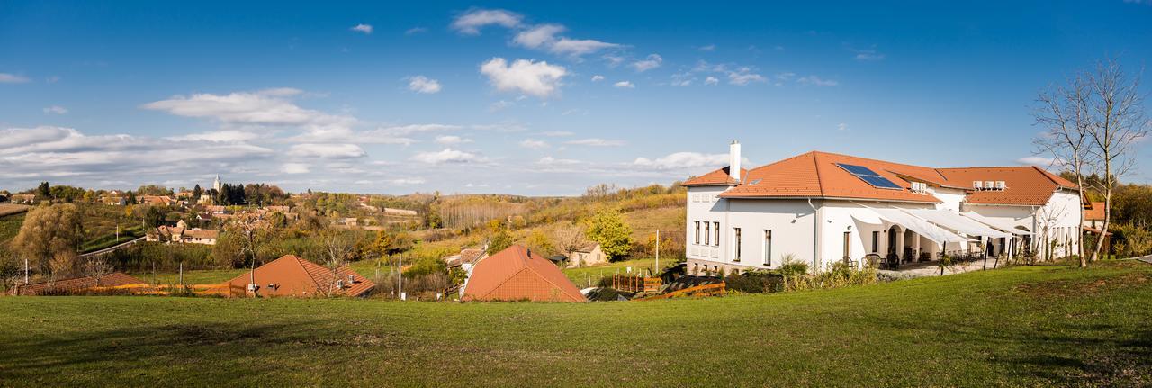 Radhe Resort Es Syam Meditacios Es Rendezvenykozpont Somogyvamos Exterior foto