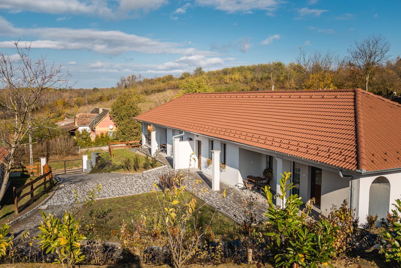 Radhe Resort Es Syam Meditacios Es Rendezvenykozpont Somogyvamos Exterior foto