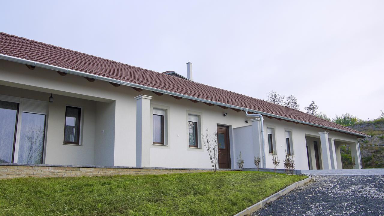 Radhe Resort Es Syam Meditacios Es Rendezvenykozpont Somogyvamos Exterior foto