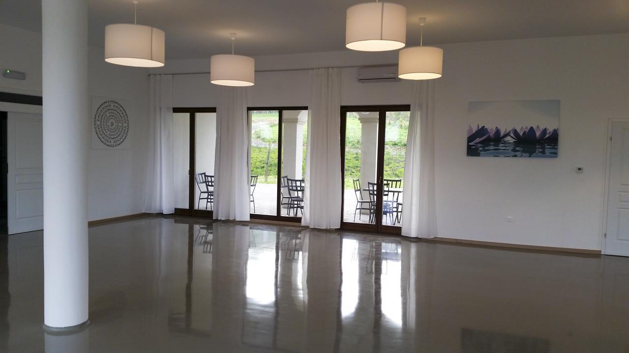 Radhe Resort Es Syam Meditacios Es Rendezvenykozpont Somogyvamos Exterior foto